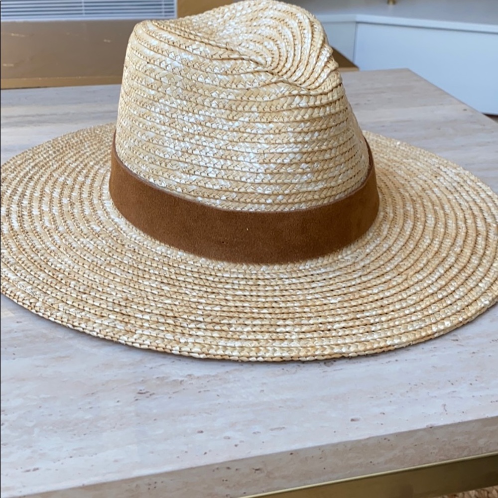 Gigi Pip wide brimmed hat!